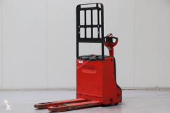 Transpaleta Linde T16 acompañante usada