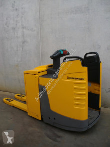 Transpaleta de conductor a pie Jungheinrich ERE 225 PF