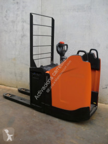 Transpaleta de conductor a pie BT LPE 220 PF FRUTERA