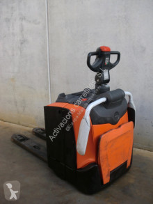 Transpaleta de conductor a pie BT LPE 220