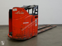 Transpaleta Linde T 30 SP/131 de conductor a pie usada