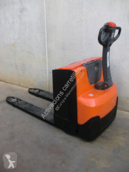 Paletovací vozík BT LWE 200 1200x680mm doprovod použitý