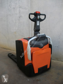 Транспалетна количка BT LPE 200 PA с платформа за прав водач втора употреба