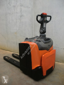 BT stand-on pallet truck LPE 200 PA