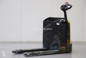 Transpaleta acompañante Yale MP20