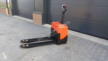 Transpaleta BT lwe 130 palletwagen elektrische zeer netjes acompañante usada
