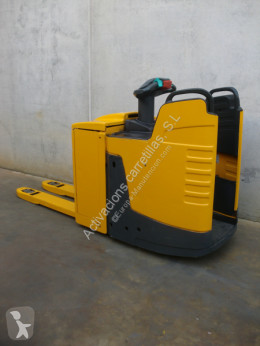 Jungheinrich ERE 225 PF pallet truck used stand-on