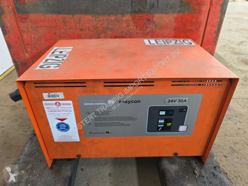 Palletwagen  16 - Toyota 24V 30A battery Pallet...