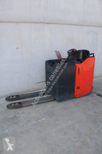 Transpaleta de conductor a pie Linde
