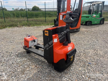 Toyota pedestrian pallet truck