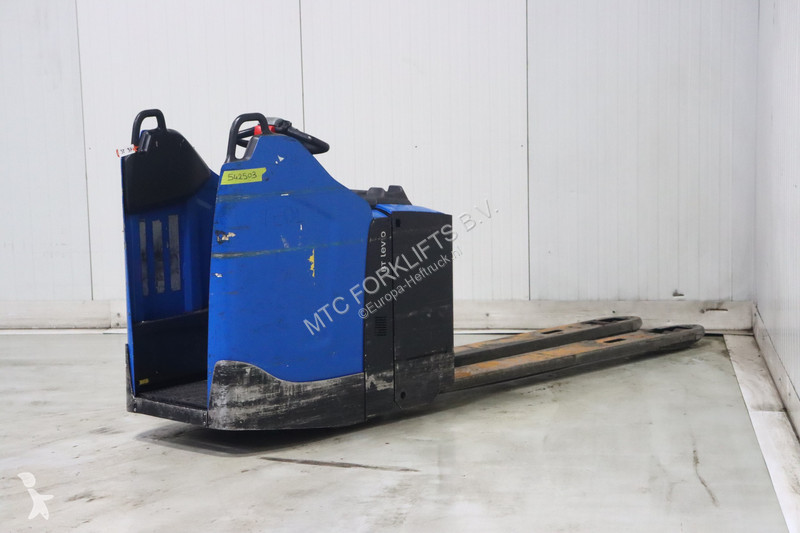 منصة نقالة Toyota LPE200/8
