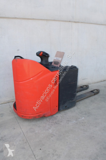 Transpaleta de conductor a pie Linde