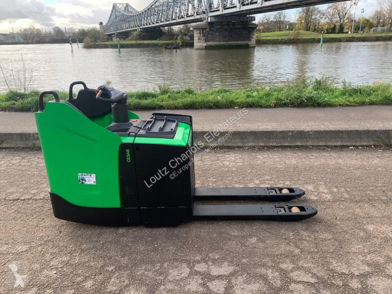 منصة نقالة Cesab  P322