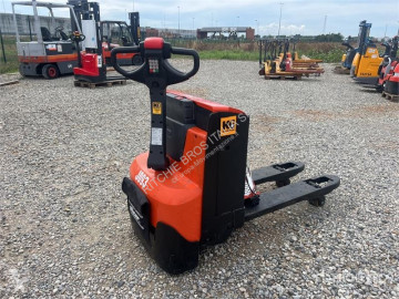 Transpalet cu operator pedestru Toyota