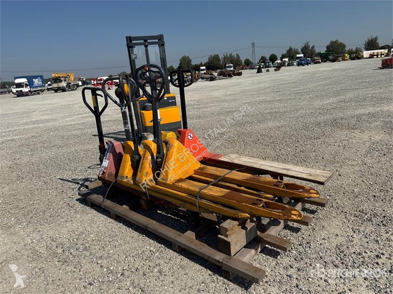 平台堆垛车  Pallet Jack