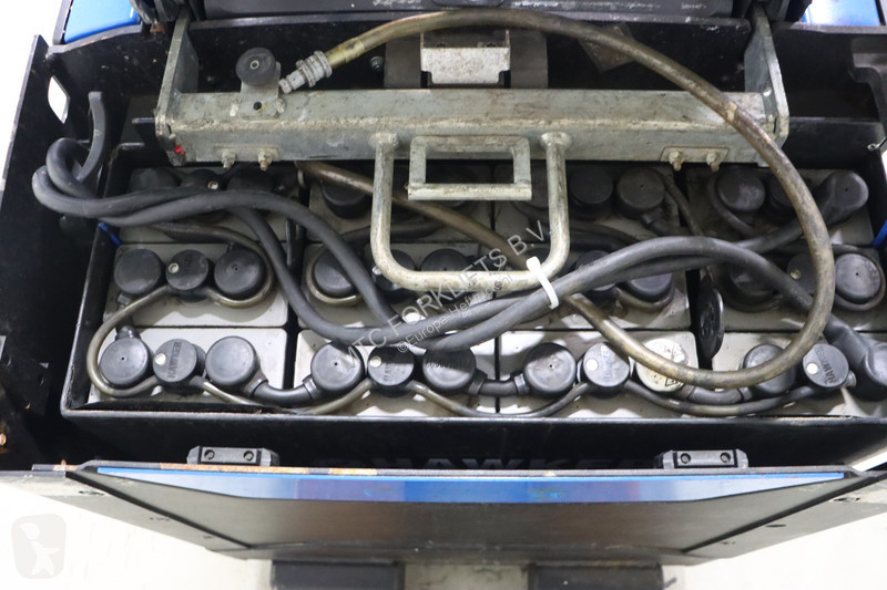 منصة نقالة Toyota LPE200/8