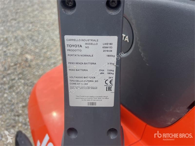Raklapemelő Toyota LWE180