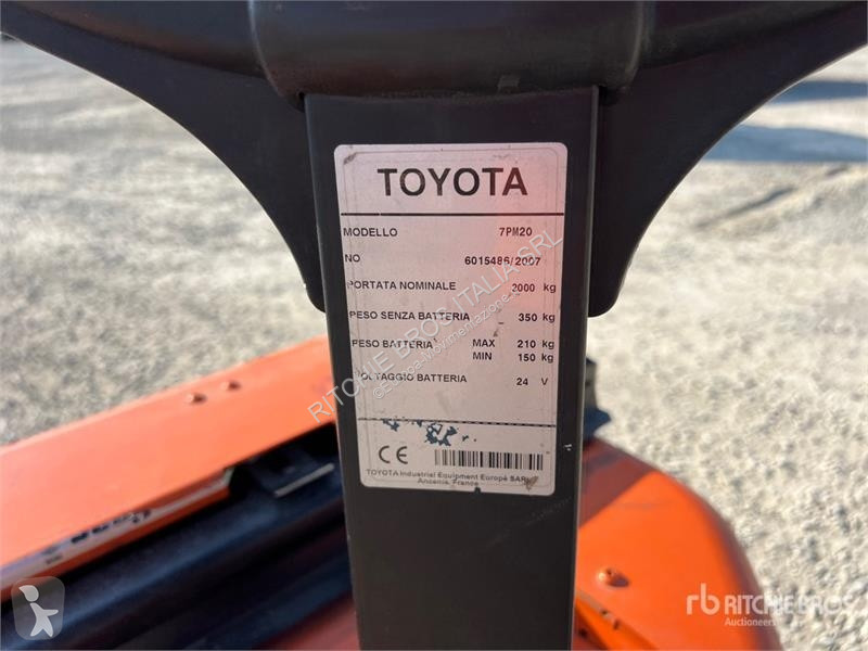 Transpaleta Toyota 7PM20 2000 kg Electric...