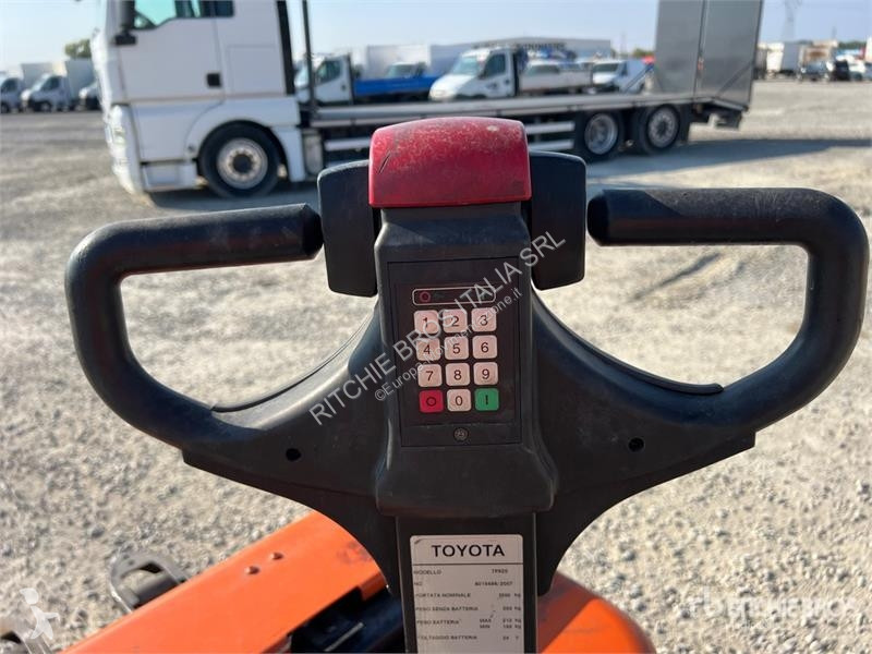 Transpaleta Toyota 7PM20 2000 kg Electric...