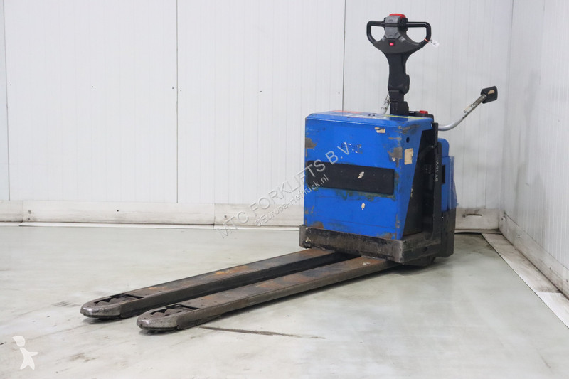 منصة نقالة Toyota LPE200/8