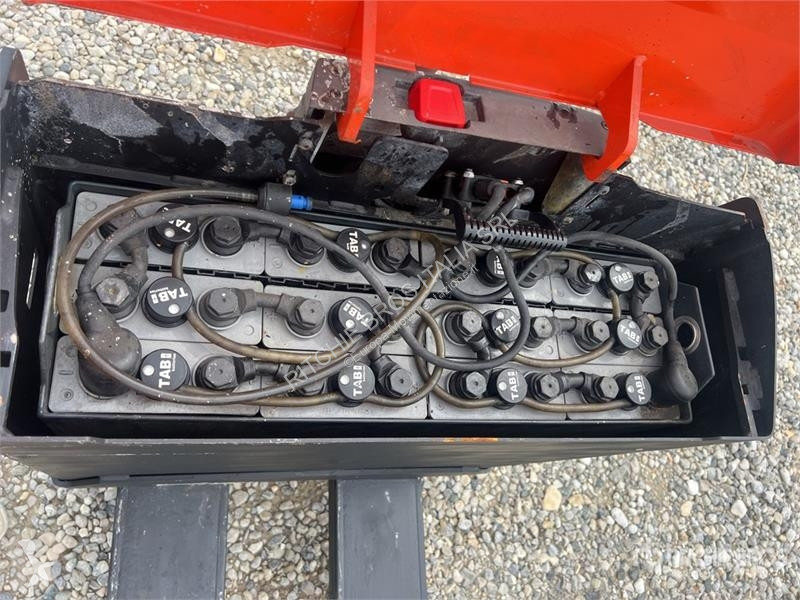 Raklapemelő Toyota LWE180