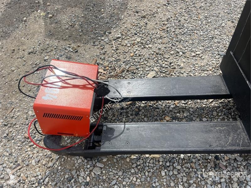 Raklapemelő Toyota LWE180