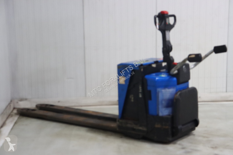 منصة نقالة Toyota LPE200/8