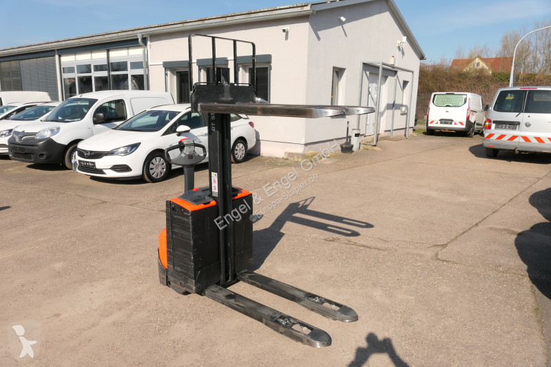 Apilador BT SWE 080L