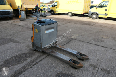 Gerbeur accompagnant Still
