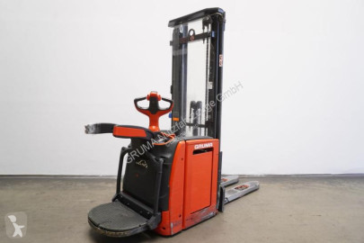 Linde stand-on stacker