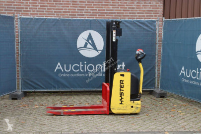 Gerbeur accompagnant Hyster
