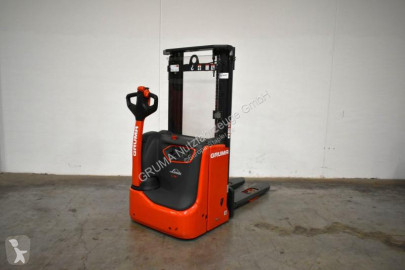 Стакер Linde