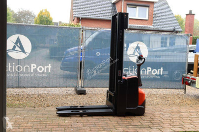 Stacker Toyota SWE140