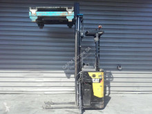 Apilador Caterpillar NSR16N de conductor a pie usado