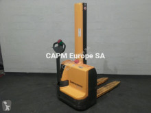 Gerbeur accompagnant Jungheinrich EMC 110
