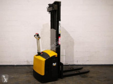 İstifleme makinesi eşlik eden Caterpillar NSP16N