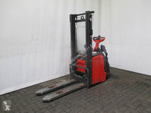 Gerbeur accompagnant Linde L 14 AP 372