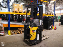 Apilador Caterpillar NSR16N de conductor a pie usado