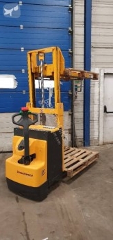 Apilador Jungheinrich egd220 acompañante usado