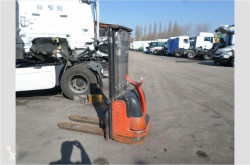 Gerbeur accompagnant Fenwick L12