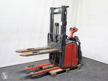 Gerbeur accompagnant Linde L 16 AP 372