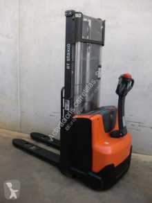 Apilador BT SWE 100 usado