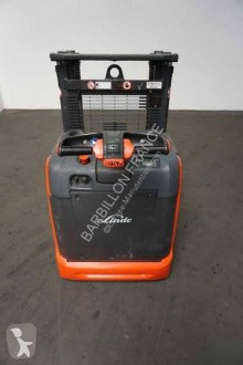 Gerbeur accompagnant Linde L 12