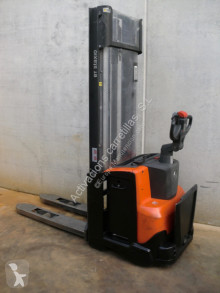 Apilador BT SWE 120 usado