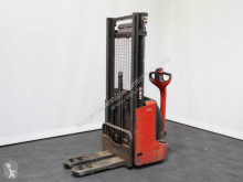İstifleme makinesi eşlik eden Linde L 12 1172
