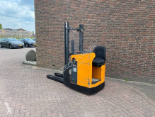 Hubtex EFV30/15 stacker used