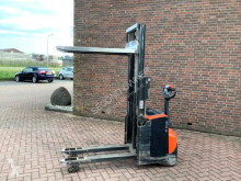 Apilador BT SWE 200 D acompañante usado