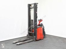 Gerbeur accompagnant Linde L 16 APi 372