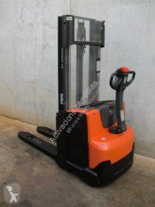 Apilador BT SWE 120 usado