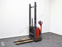 Gerbeur accompagnant Linde L 10 B 1172